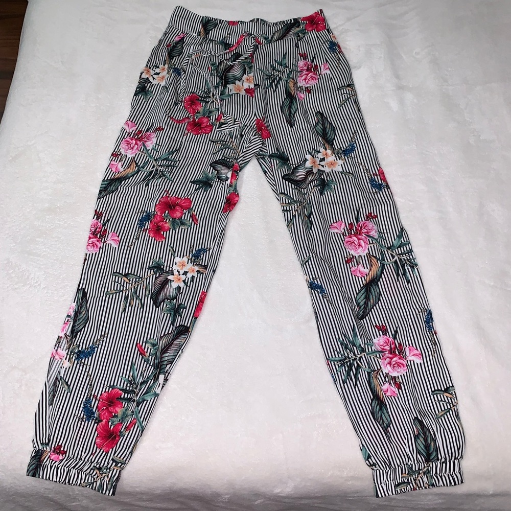 Dress Forum White and Black Striped Floral Joggers